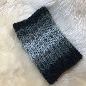 NWT unisex hand knit wool blend neck cowl in Urban Camo stay warm and soft